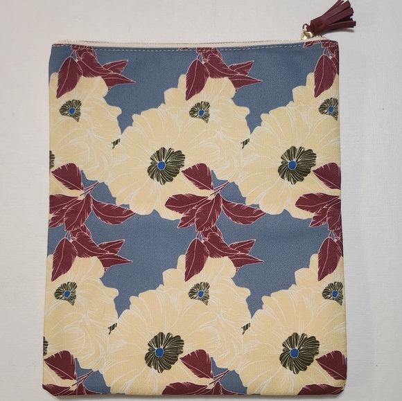 Rachel Pally Blue and Cream Floral Cosmetic Bag - Picture 3 of 9